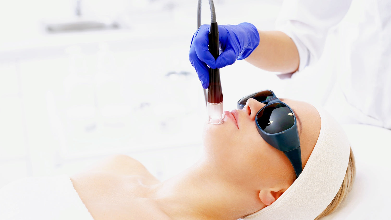 定期醫美雷射就夠了,還需要擦抗老保養品嗎?